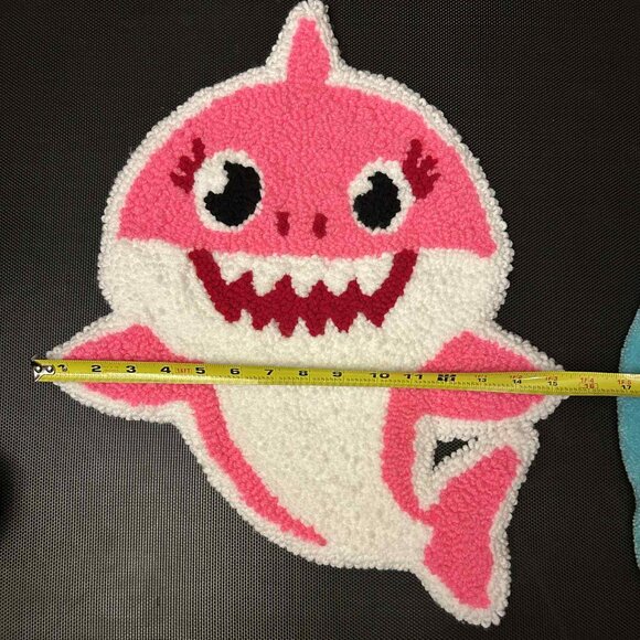 Handmade Mommy Shark Loop Pile Tufted Rug 19"x15" - Picture 2 of 4